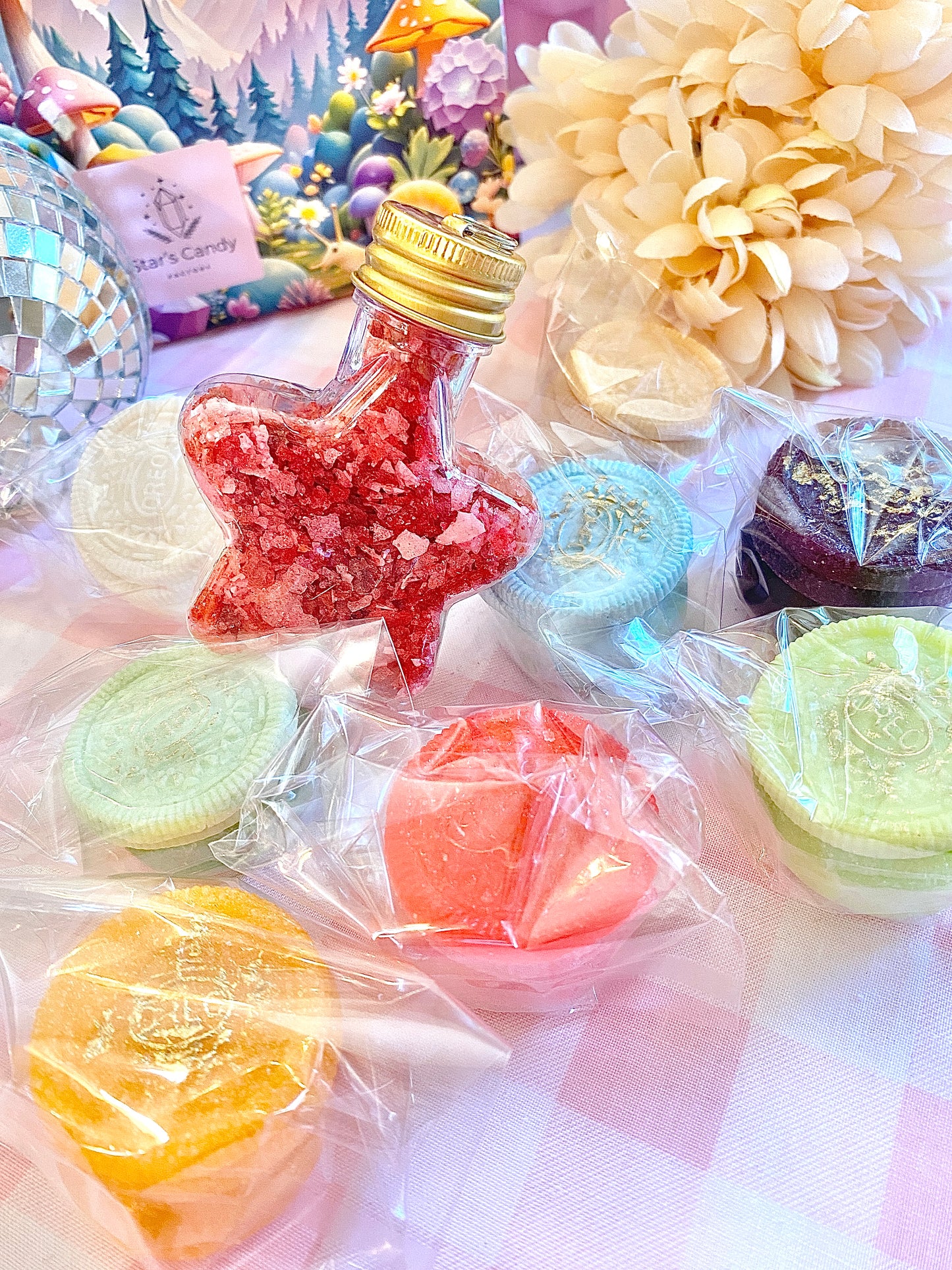 Fun Oreo Cookie themed kohakutou candy mix and match flavors your own way add sour candy gems to them for extra ASMR crunchiness!