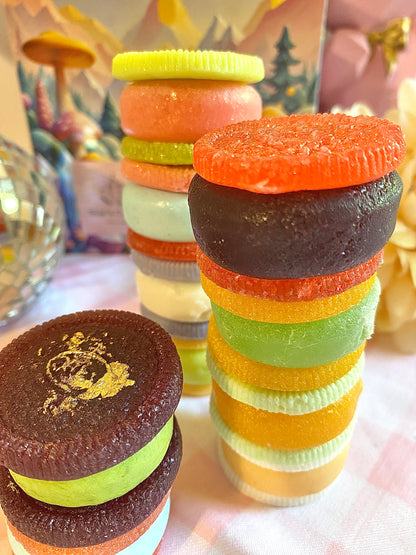 Fun Oreo Cookie themed kohakutou candy mix and match flavors your own way add sour candy gems to them for extra ASMR crunchiness!
