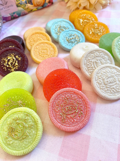 Fun Oreo Cookie themed kohakutou candy mix and match flavors your own way add sour candy gems to them for extra ASMR crunchiness!