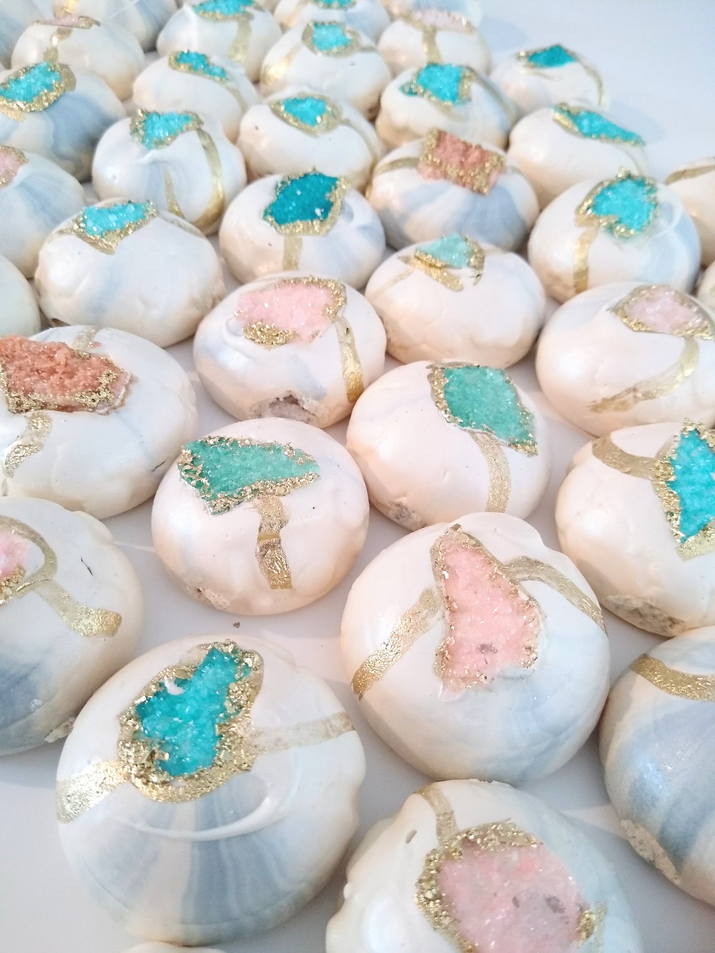 25 Geode Meringues